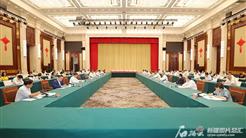 马兴瑞艾尔肯·吐尼亚孜与梁振英和香港经贸文化调研团举行工作座谈